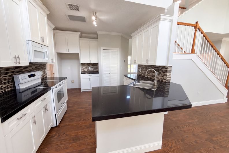 Photo 6 of 57 of 2541 Jasmine Trace Dr, Kissimmee, FL