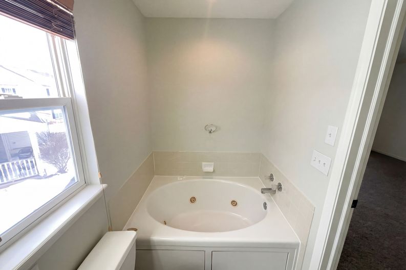 Photo 20 of 24 of 3211 Waterloo Cir, Indianapolis, IN