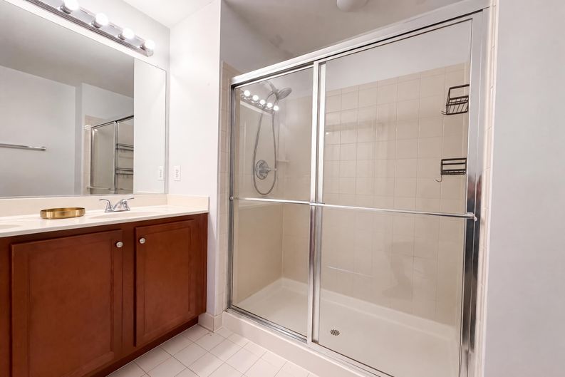 Photo 15 of 25 of 15613 John Diskin Cir, Woodbridge, VA