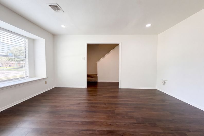 Photo 15 of 21 of 6910 Vialinda Dr, Houston, TX