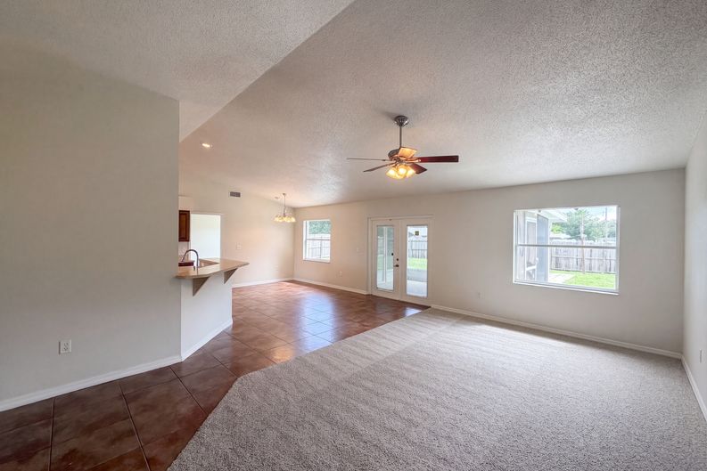 Photo 3 of 21 of 6536 Horizon Point Dr, Lakeland, FL