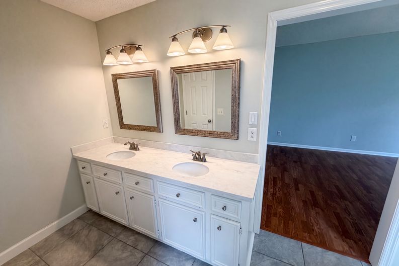 Photo 24 of 37 of 153 Courtney Oak Dr, West Columbia, SC