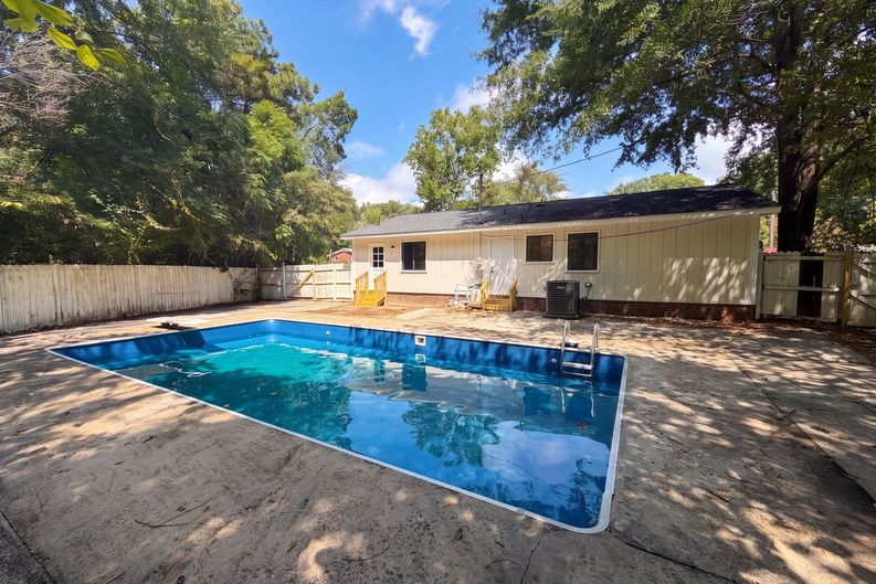 Photo 5 of 16 of 2600 Wedgedale Ave, Durham, NC
