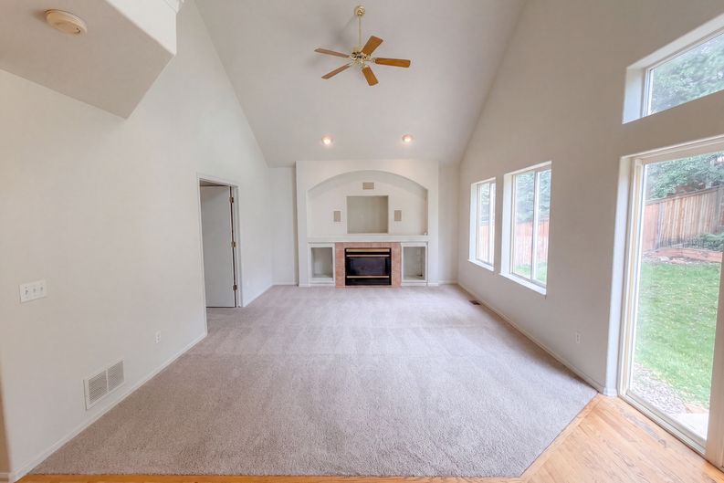 Photo 3 of 40 of 821 Sage Sparrow Cir, Highlands Ranch, CO