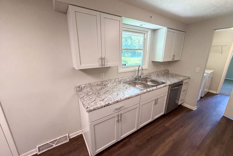 Photo 7 of 19 of 2434 W 67th St, Indianapolis, IN