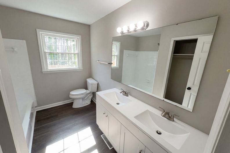 Photo 19 of 31 of 7700 Meadowdale Ln, Charlotte, NC