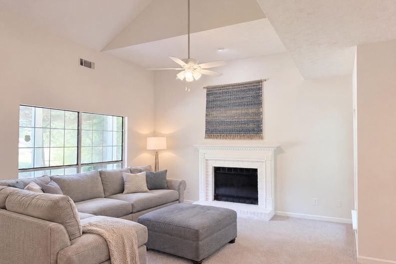 Photo 6 of 38 of 901 Lauren Kay Ct, Lawrenceville, GA