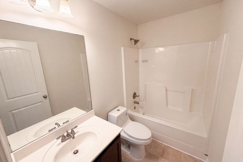 Photo 17 of 34 of 821 Walnut Woods Dr, Braselton, GA