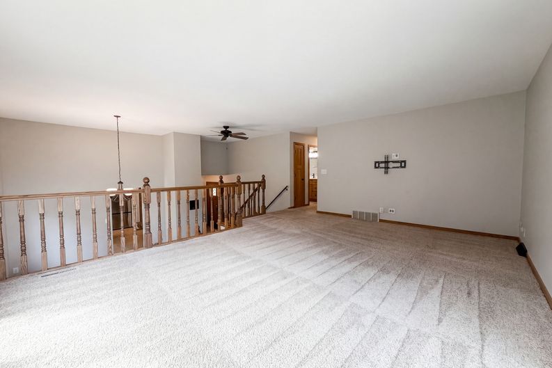 Photo 8 of 25 of 608 Lower Heritage Way, Farmington, MN