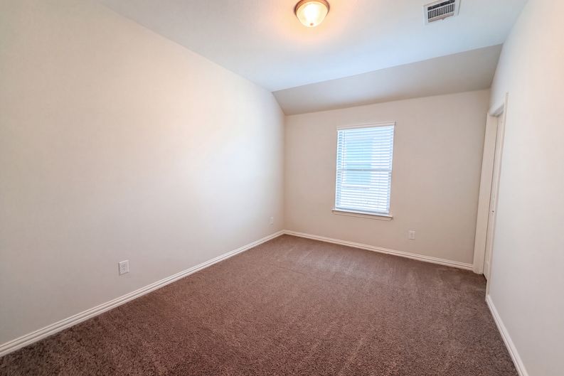 Photo 19 of 22 of 1448 Martingale Ln, Forney, TX