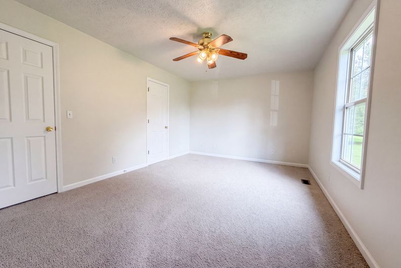 Photo 4 of 17 of 610 W Harper Rd, Portland, TN