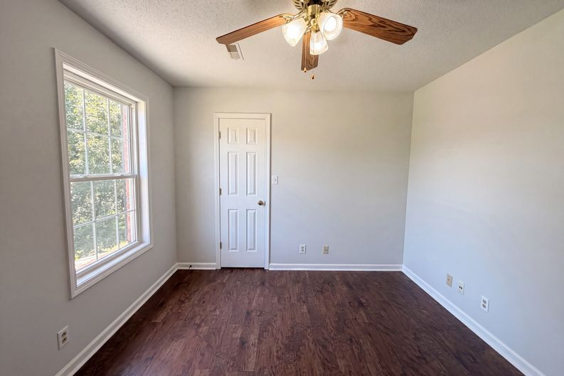 Photo 12 of 24 of 1117 Thornberry Dr, Clarksville, TN