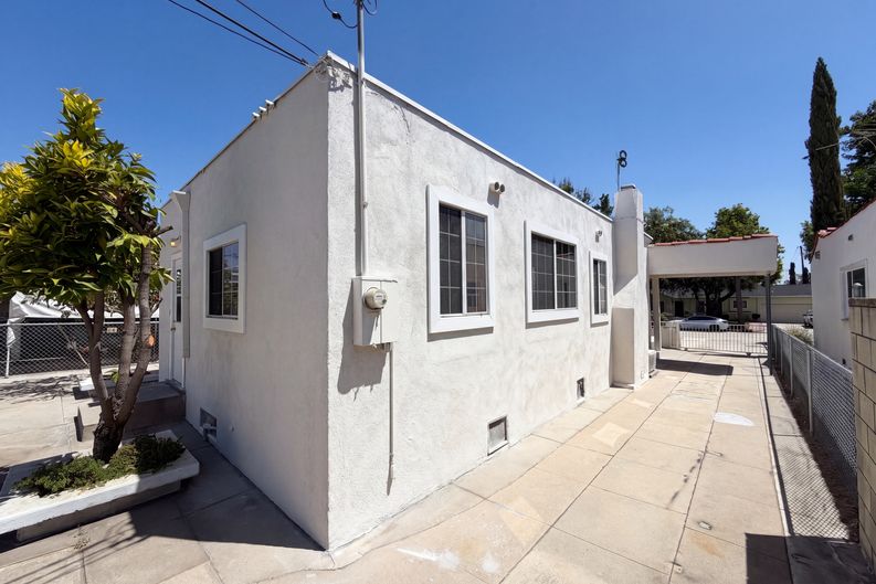 Photo 24 of 31 of 817 S 9th St, Alhambra, CA