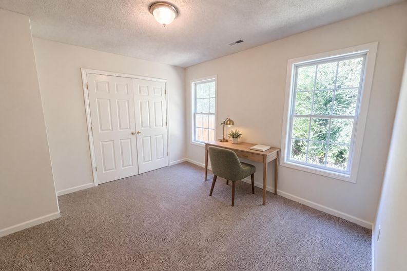 Photo 15 of 23 of 4315 Enoch Dr, Charlotte, NC