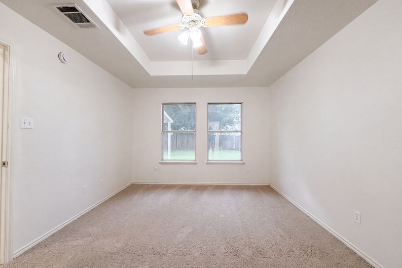 Photo 4 of 16 of 129 Meadowbrook Dr, Temple, TX