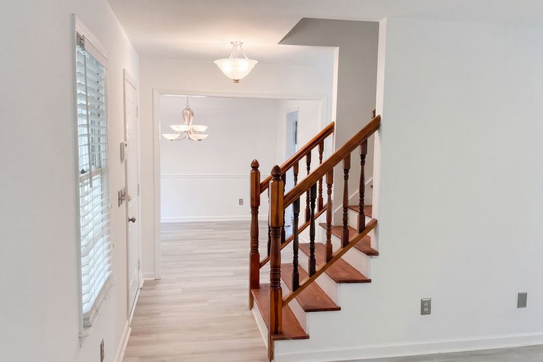 Photo 12 of 27 of 4219 King Edward Ct, Greensboro, NC
