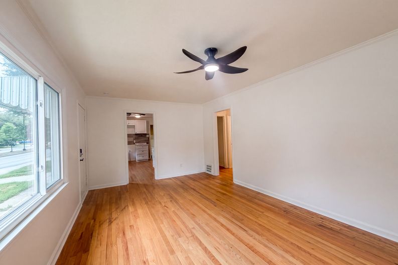 Photo 5 of 22 of 5419 Roe Blvd, Roeland Park, KS