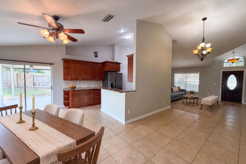 Photo 8 of 29 of 17802 Jefferson St, Oakland, FL