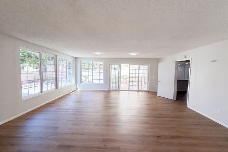 Photo 8 of 29 of 8452 Hazelwood Cir, Westminster, CA