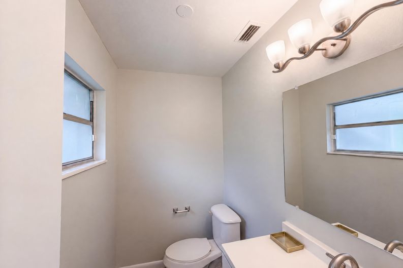 Photo 9 of 23 of 1735 Jefferson Dr, Mount Dora, FL