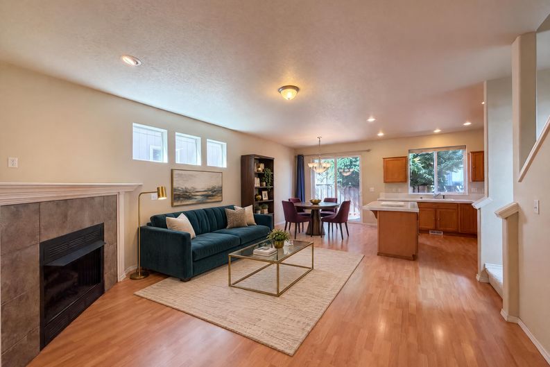Photo 3 of 19 of 17615 SW Falling Leaf Ct, Beaverton, OR