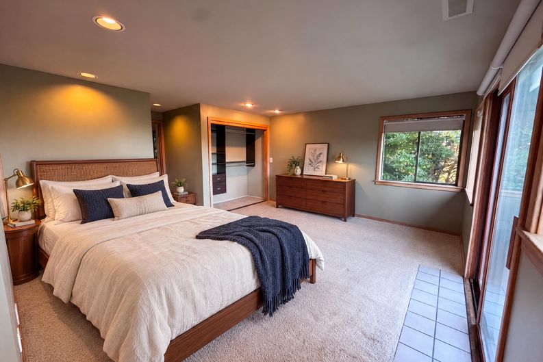 Photo 4 of 29 of 4510 SW 244th St, Vashon, WA