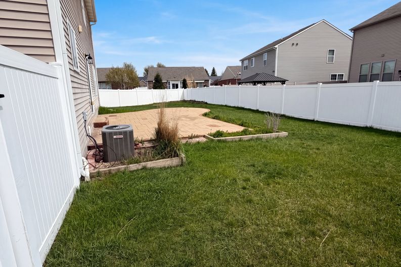 Photo 37 of 44 of 42824 Greystone Dr, Sterling Heights, MI