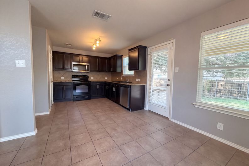 Photo 6 of 22 of 2535 Fayette Dr, New Braunfels, TX