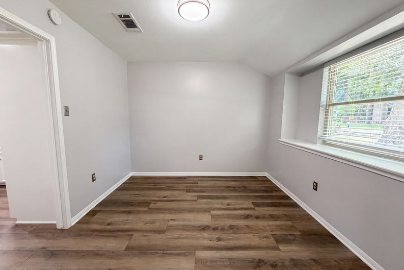 Photo 10 of 20 of 10327 Sweetwood Dr, Houston, TX