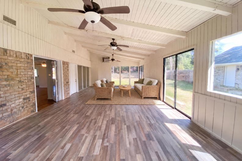 Photo 17 of 35 of 1607 Timberline Dr, Henderson, TX