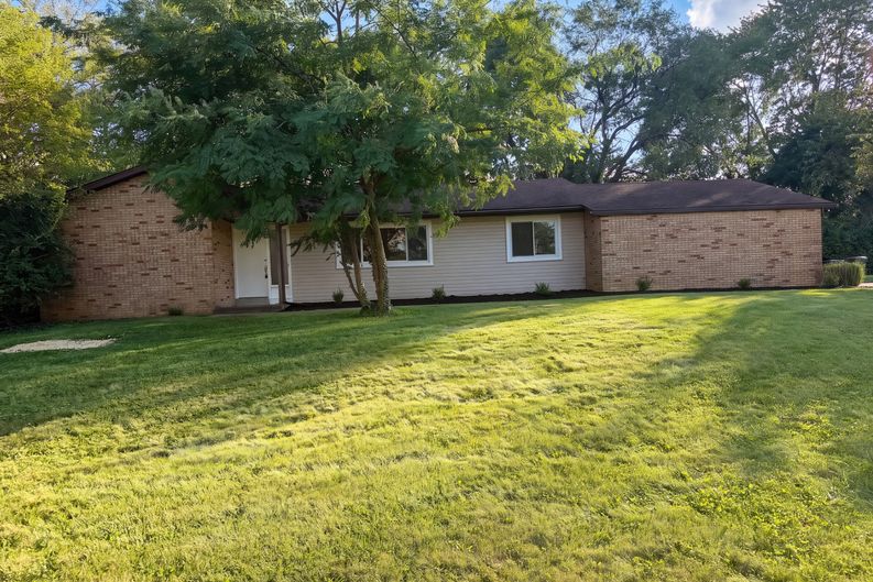 Photo 7 of 36 of 725 Lawson Dr, Westerville, OH