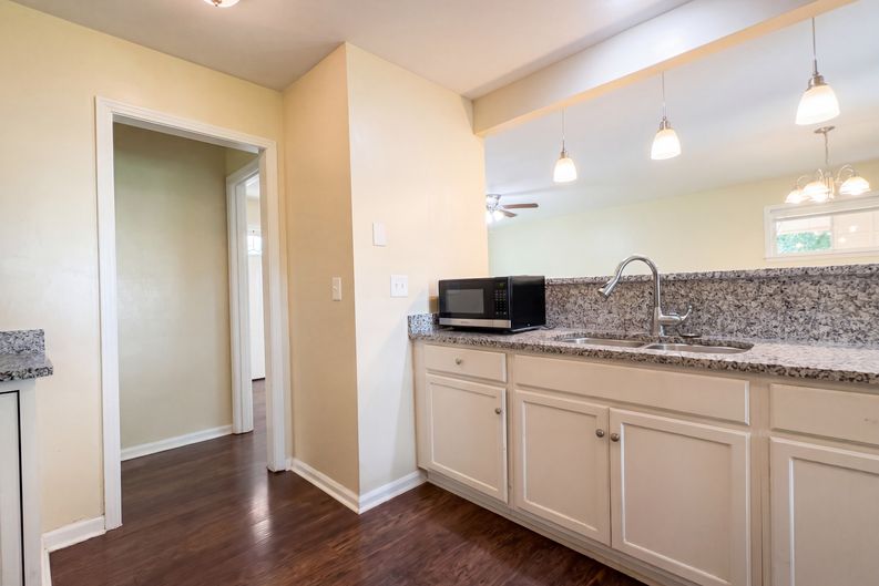 Photo 7 of 22 of 1808 Dailey Ter NW, Huntsville, AL