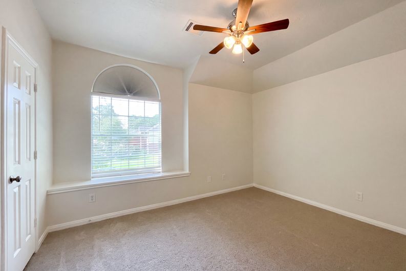 Photo 12 of 20 of 7107 Sweet Violet Trl, Humble, TX