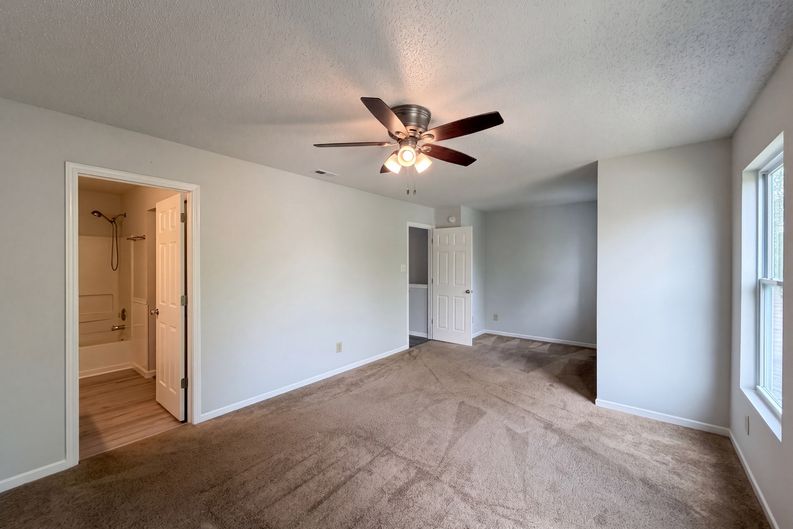 Photo 4 of 17 of 925 Harbon Dr, Franklin, IN