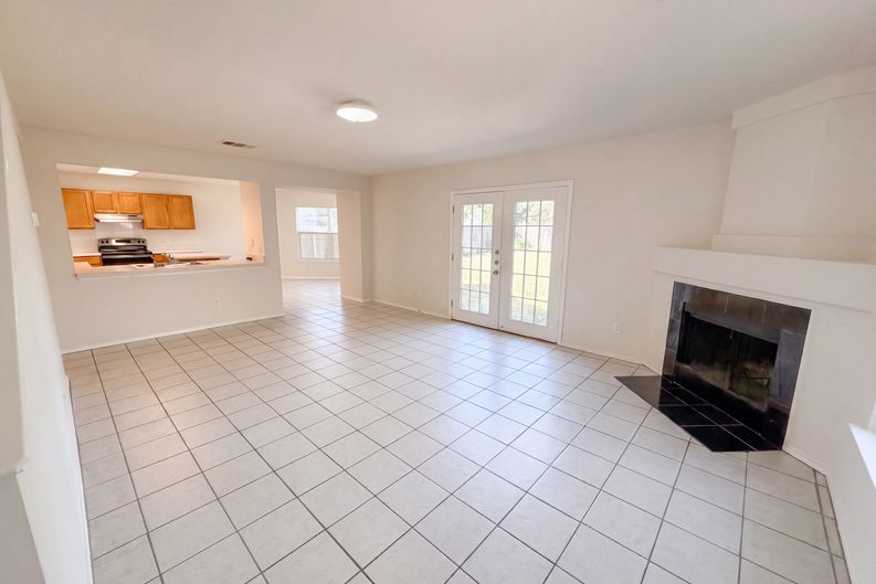 Photo 3 of 21 of 305 Edgewood Cv, Leander, TX