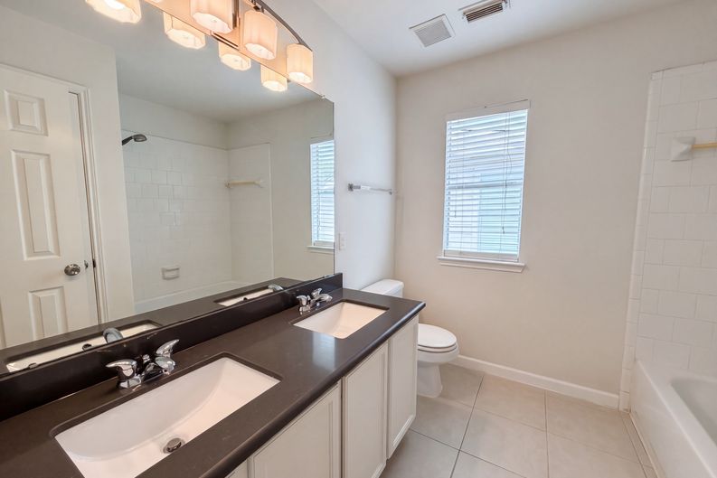 Photo 6 of 23 of 11918 Sonora Springs Dr, Tomball, TX
