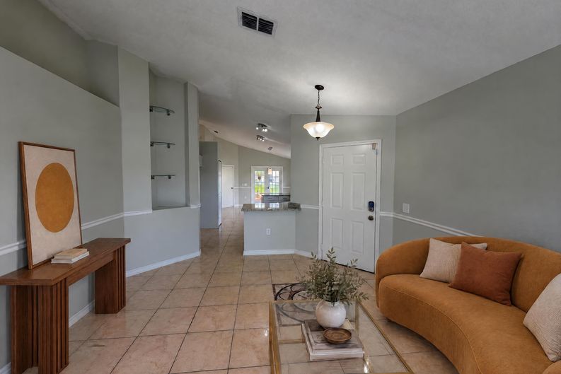 Photo 4 of 38 of 225 Southbridge Cir, Kissimmee, FL