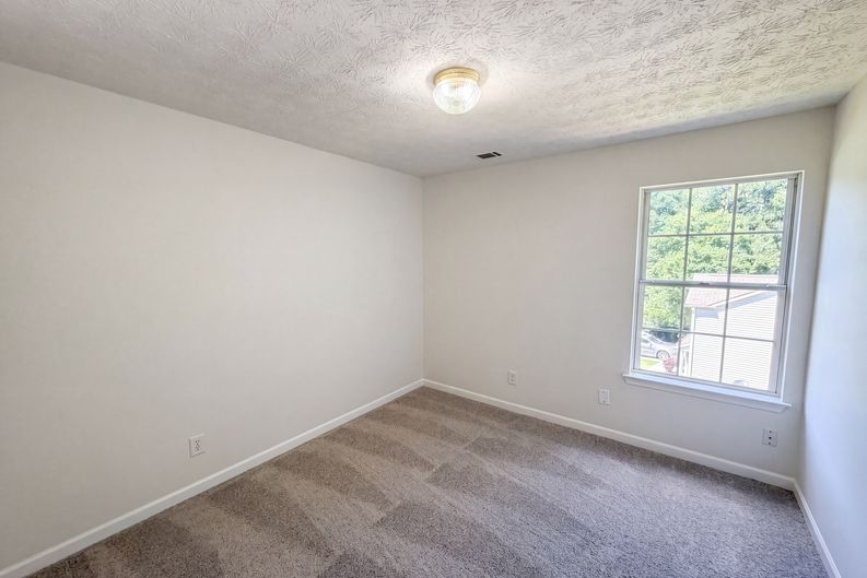 Photo 13 of 25 of 3582 Coveside Ct, Loganville, GA