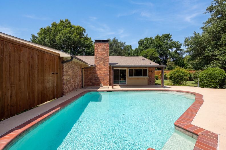 Photo 5 of 28 of 6302 Zanes Ct, Plano, TX