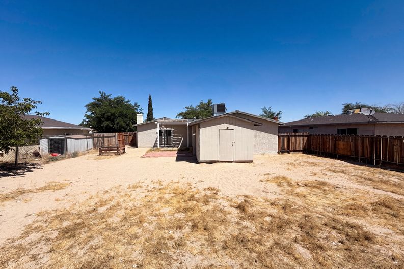 Photo 21 of 24 of 15929 La Verida Dr, Victorville, CA