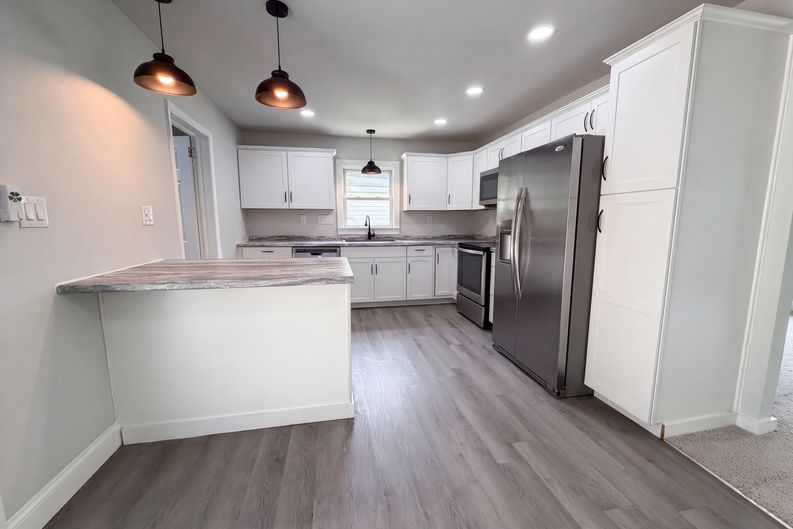 Photo 9 of 21 of 704 Morningside Dr, Mount Holly, NC