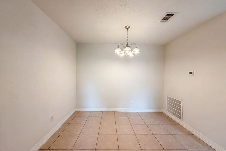 Photo 6 of 17 of 703 Midland Ct, Houston, TX