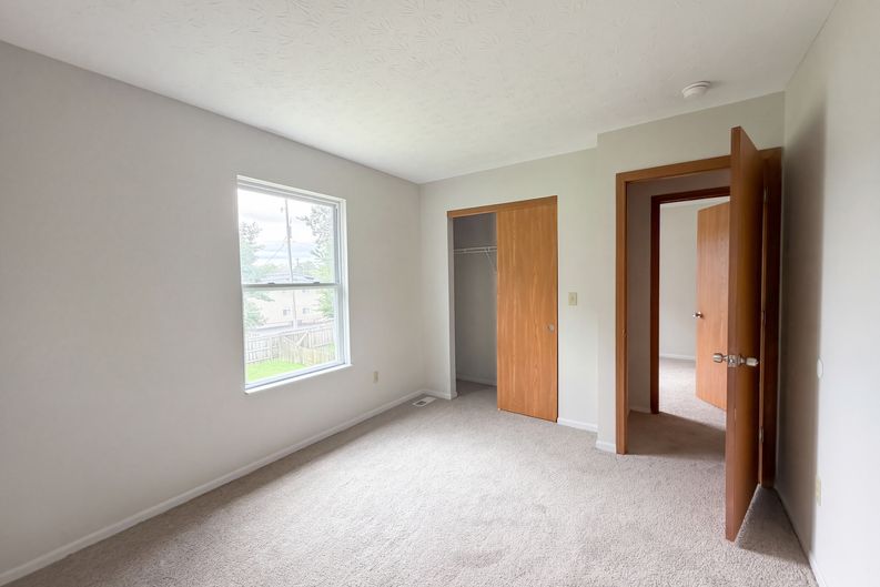 Photo 10 of 19 of 208 Isaac Tharp St, Pataskala, OH