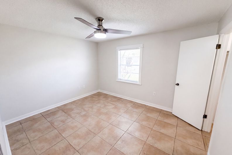 Photo 4 of 20 of 411 Dorchester Sq, Lake Mary, FL