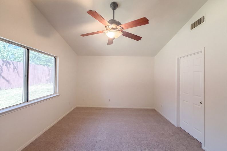 Photo 7 of 16 of 710 Brazos Dr, Temple, TX