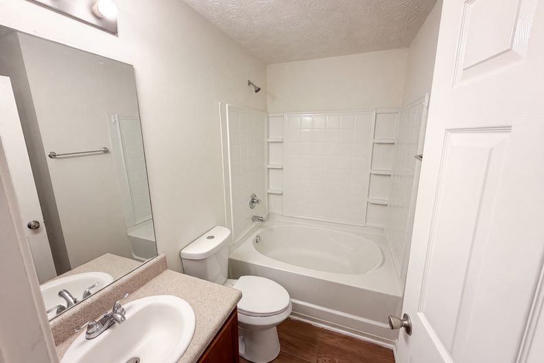 Photo 12 of 28 of 5747 Union Pointe Dr, Union City, GA