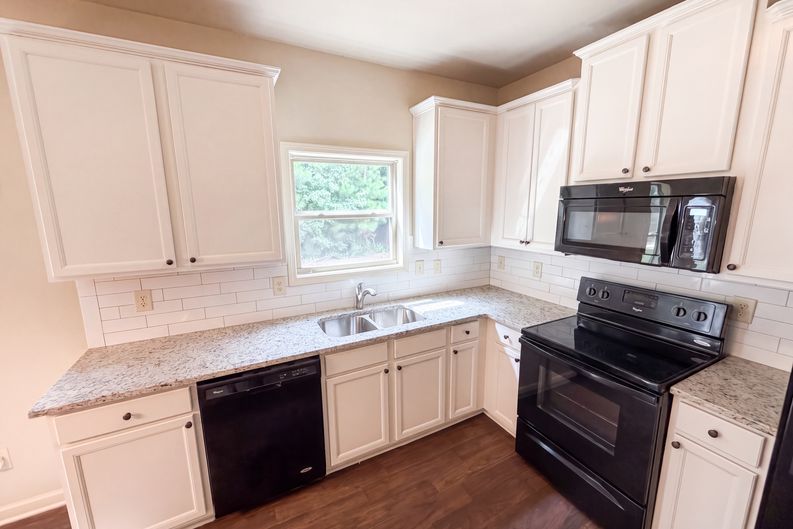 Photo 12 of 45 of 1036 Glenwyck Dr, Braselton, GA