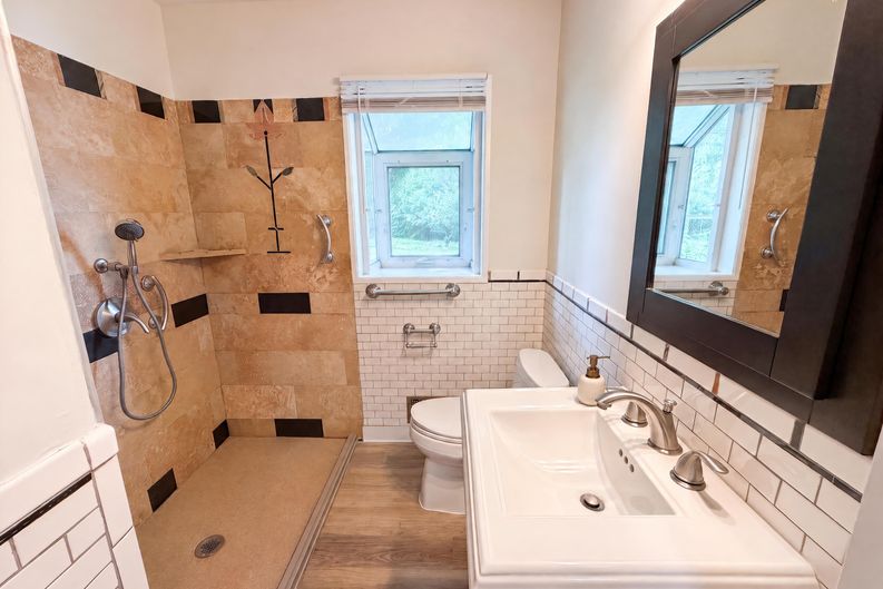 Photo 15 of 27 of 2591 Aldine St, Roseville, MN
