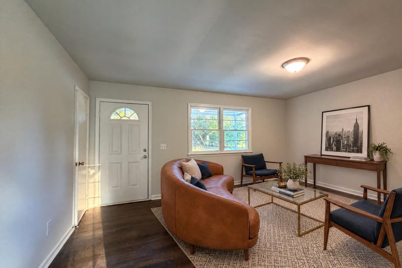 Photo 6 of 18 of 28 11th St, Greer, SC