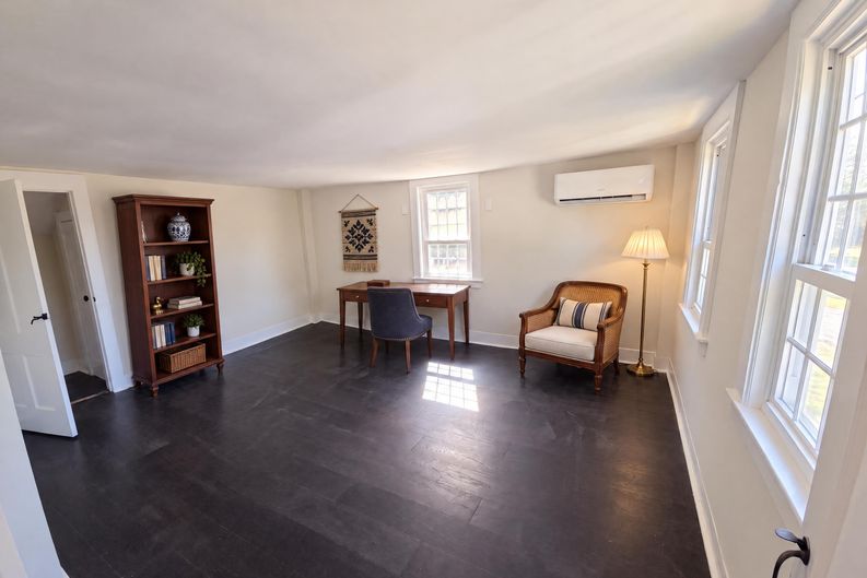 Photo 10 of 19 of 1026 Forbes St, East Hartford, CT